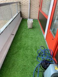 Kunstgras op balkon in Leiden